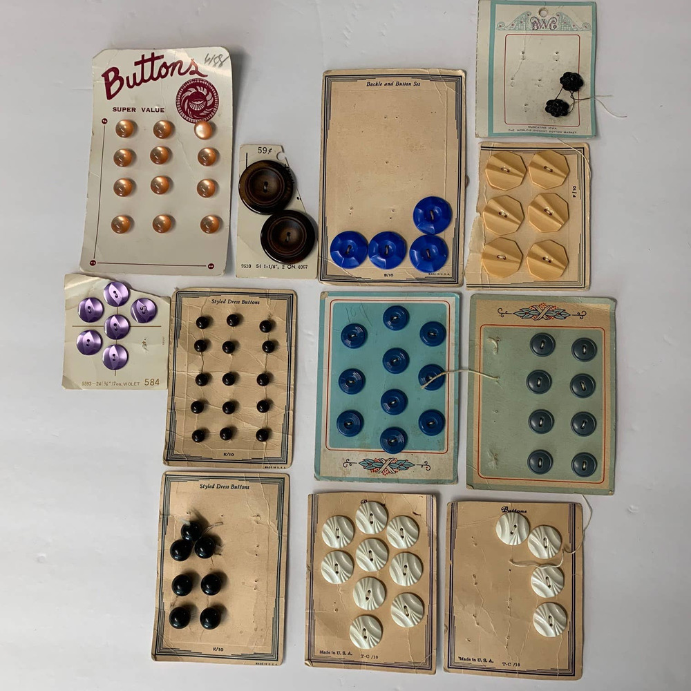Vintage Buttons‎ Acrylic Plastic Lot of 85 Buttons New Old Stock NOS